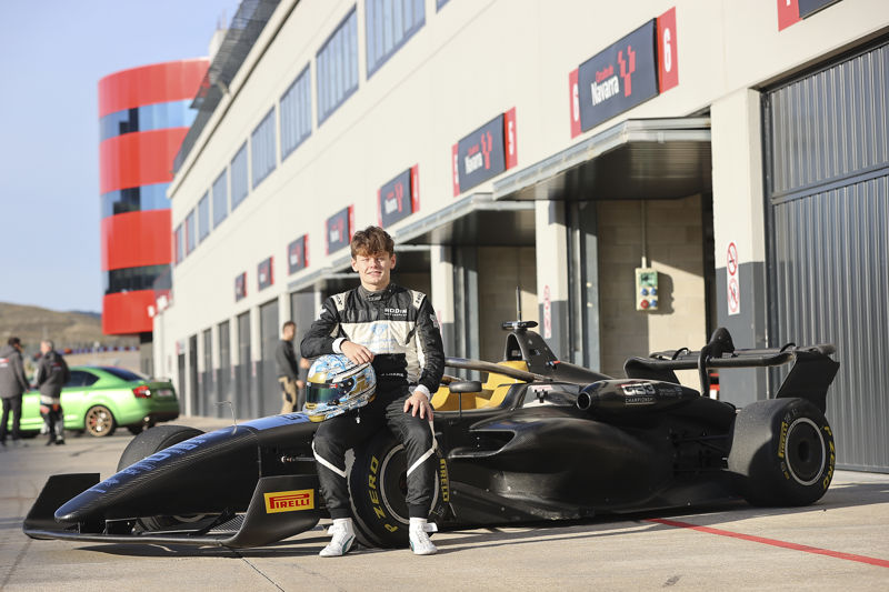 L'as de la F3 Joseph Loake fait l'éloge du Circuito de Navarra, un "circuit unique".