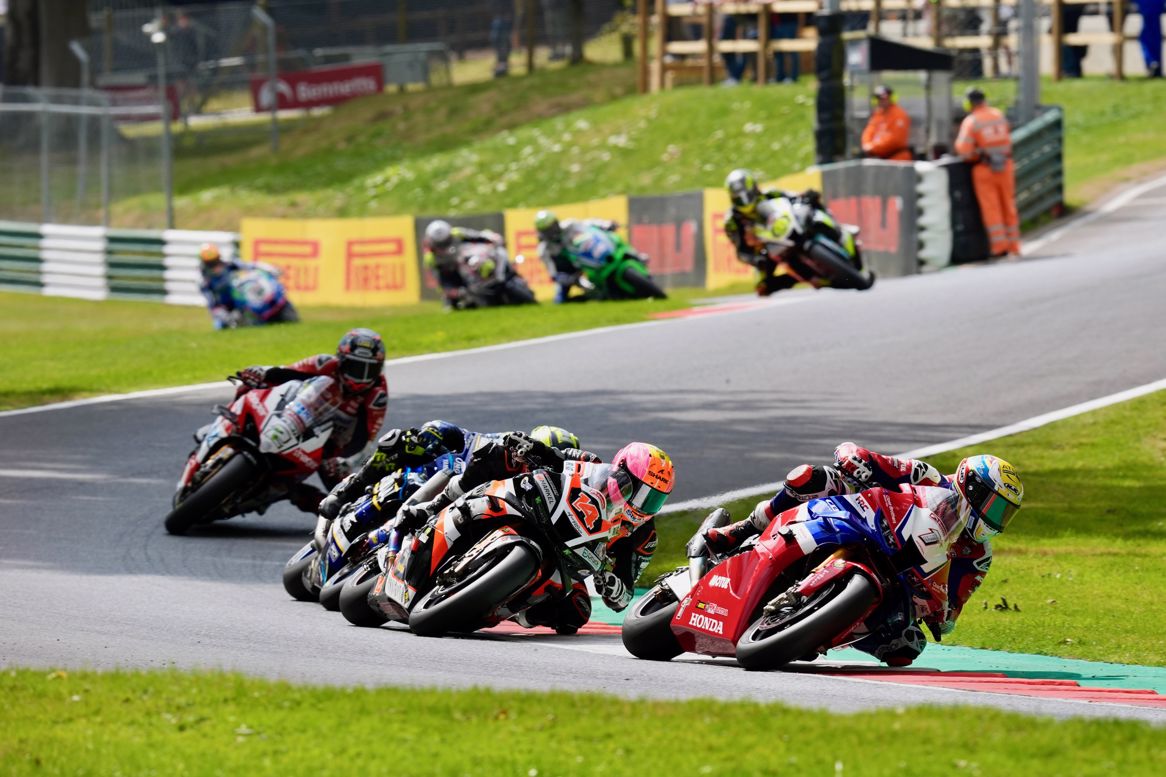 Relive the final lap of race two at Cadwell Park