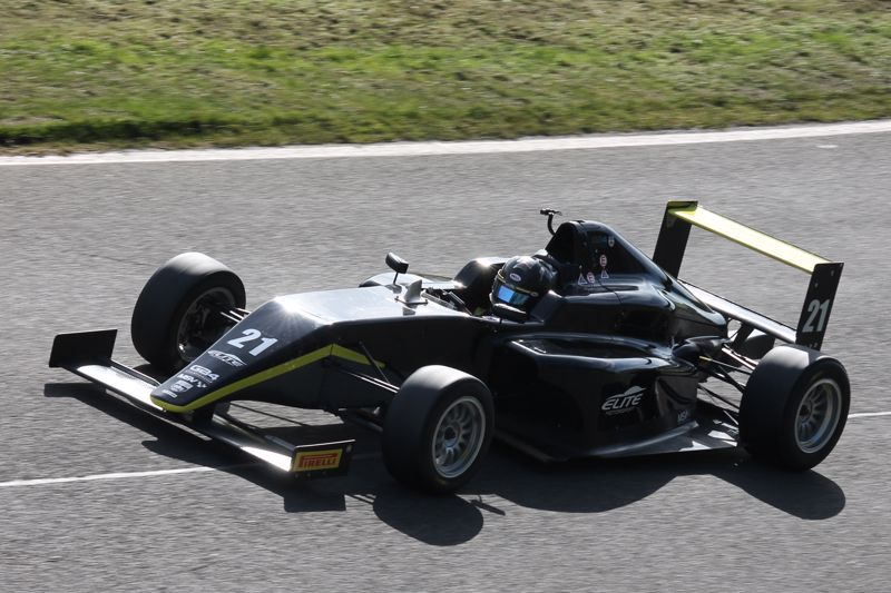 Palmowski powers to P1 in Oulton Park testing 