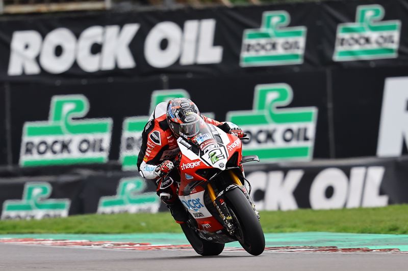Irwin and Bridewell separated by 0.237s at the top of the times at Oulton Park