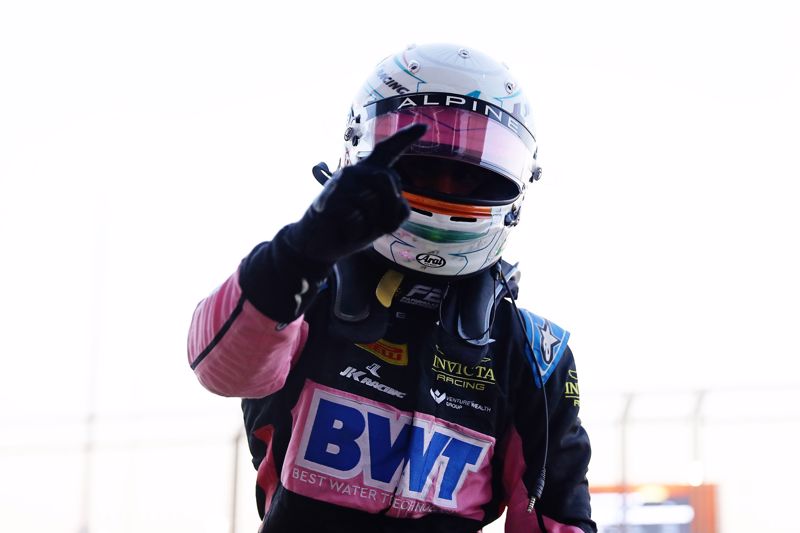 Maini on F2 pole as GB3 graduates impress in Bahrain 