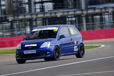 NJM Racing 32