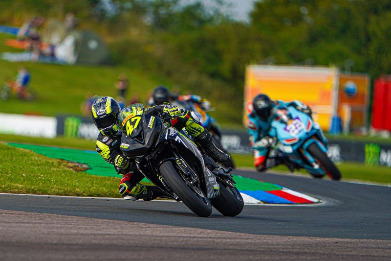 Pirelli National Sportbike with Moneybarn Vehicle Finance: Cooper leads as Sportbikes make Thruxton debut