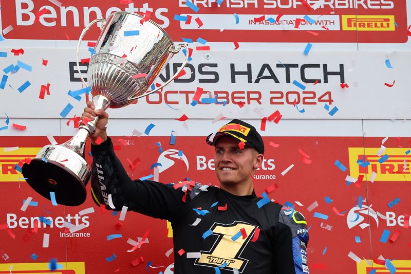 Bennetts BSB Race 3: Ryde wins the race and the title in all-time classic