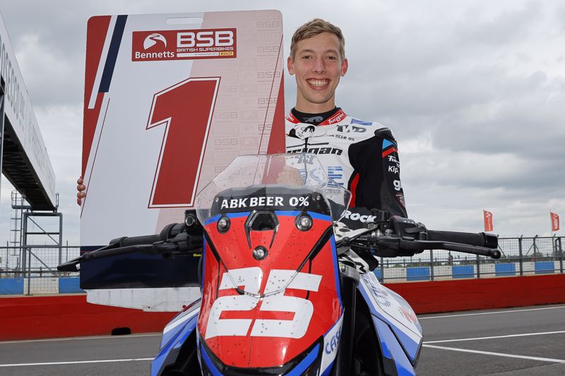 Strudwick takes ABK Beer 0% BMW Motorrad F 900 R Cup pole position