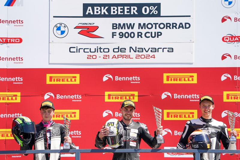 ABK Beer 0% BMW Motorrad F 900 R Cup: Coates pips Johnson in Main Race photo finish