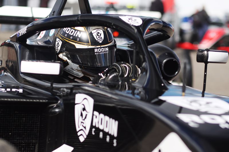 Looking Sharp! GB3 Championship leader Louis tops Brands Hatch GP test 