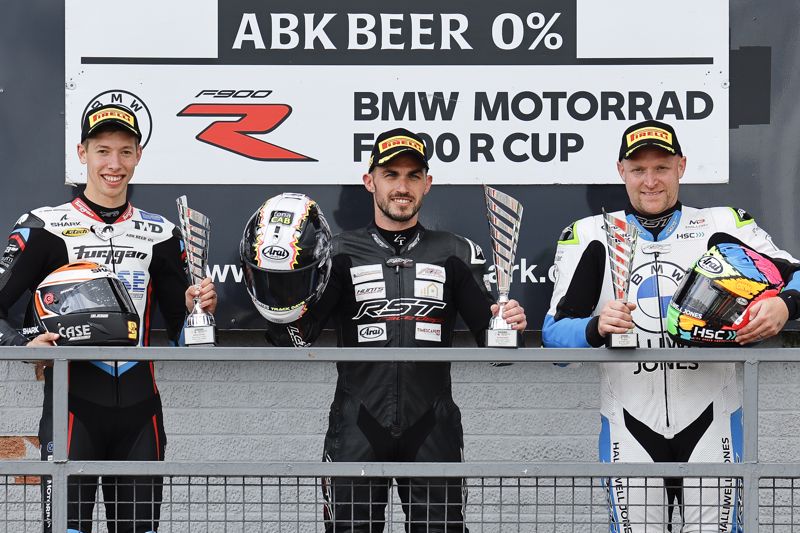 Coates beats Strudwick to ABK Beer 0% BMW Motorrad F 900 R Cup race one win