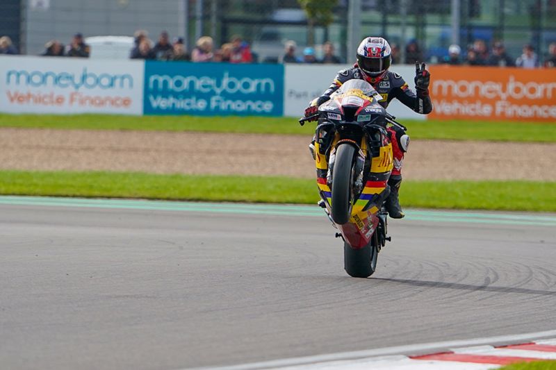 Pirelli National Superstock with Moneybarn Vehicle Finance: Mossey doubles up with Race Two win