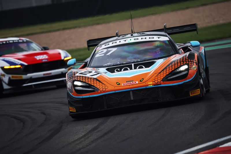 British GT Pre-Qualifying: Optimum Motorsport's McLaren moves to the top at Donington Park