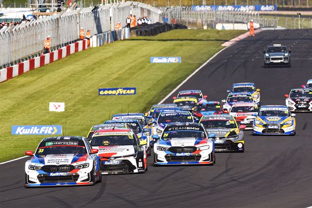 洋書 British Touring Car Racing Touring Car Racing: 1958-2018: The History of the British
